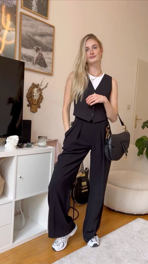 Black Vest And Trousers Outfit, Black Vest Business Casual, Black Vest And Pants Outfit, Vest Trouser Outfit, Black Vest Office Outfit, Black Vest Work Outfit, Vest Shirt Outfits For Women, Women Black Vest Outfit, Business Casual Vest Women