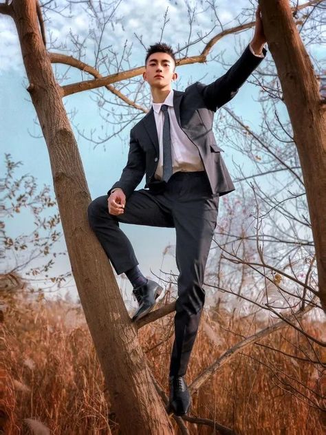 Stomp Pose Reference, Formal Photoshoot Men, Formal Photoshoot, Groom Suit Black, Real Men Real Style, Groom Suits, Body References, Kim Min-kyu, Boy Boy