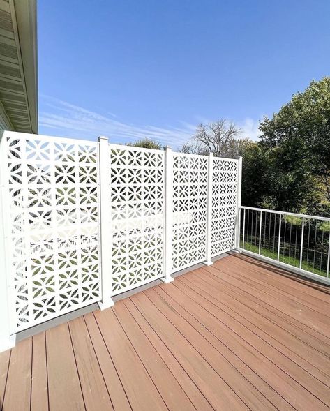 White Privacy Screen, Deck Privacy Screen, White Deck, Deck Privacy, Privacy Screens, Privacy Screen, Gazebo, Pergola, Dream House