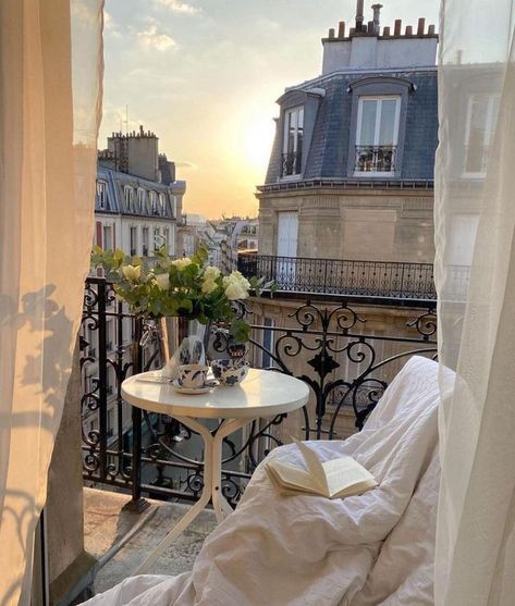 Paris Apartment Aesthetic, Paris Apartment Interiors, Paris Balcony, Paris Flat, French Balcony, Paris Life, French Apartment, Life In Paris, Paris Dream