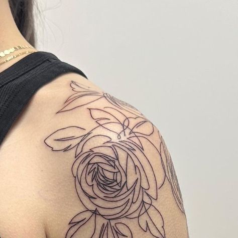 Ranunculus Tattoo, One Line Tattoo, Single Line Tattoo, Ranunculus Flowers, Book Flowers, Stick And Poke, Single Line, Tattoo Inspo, Ranunculus