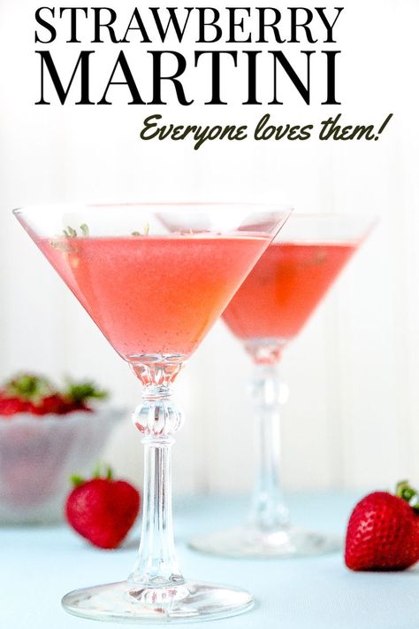 Summer Martinis, Strawberry Martini, Pretty Cocktail, Gin Martini, Strawberry Cocktails, Martinis Drinks, Citrus Cocktails, Pretty Cocktails, Martini Bar