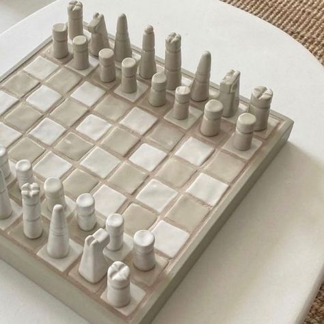 Pottery Games, Air Dry Clay Projects, Pottery Handbuilding, Clay Craft, Pottery Crafts, Diy Pottery, Ceramics Pottery Art, Diy Resin Crafts, Chess Game