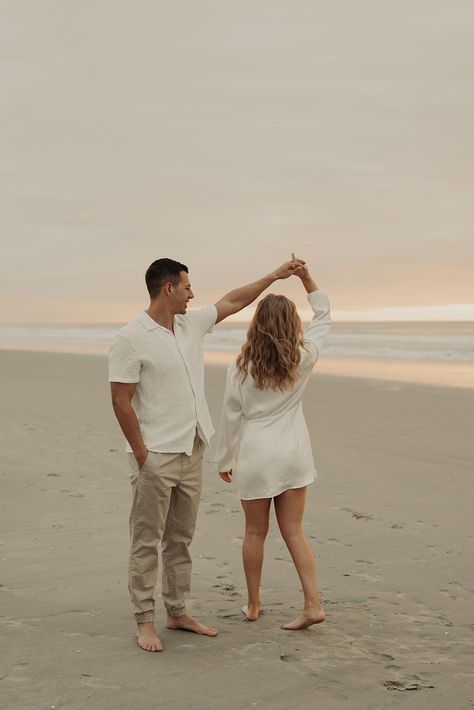 Aesthetic Couple Pictures At The Beach, Kauai Couples Photoshoot, Beach Wedding Couple Photos, Beachy Couple Photoshoot, Beach Sunset Photoshoot Couple, El Matador Beach Photoshoot, Photo Poses For Couples Beach Pics, Sunrise Beach Photoshoot Couple, Couple Beach Pictures Romantic