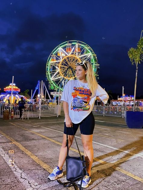 Outfits Ideas For Amusement Park, Sporty Look Outfits Summer, Amusement Park Outfit Midsize, Orlando Summer Outfits, Midsize Disney Outfits Summer, Outfits For Amusement Parks Summer, Amusement Park Outfit Spring, Midsize Disney Outfits, Outfit Ideas Summer Midsize