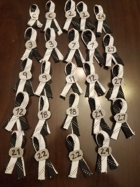 Hockey lace parent pins Hockey Parent Gifts, Hockey Lace Crafts, Hockey Senior Night Ideas, Hockey Banquet, Hockey Playoffs, Hockey Crafts, Hockey Tournament, Hockey Player Gifts, Hockey Room