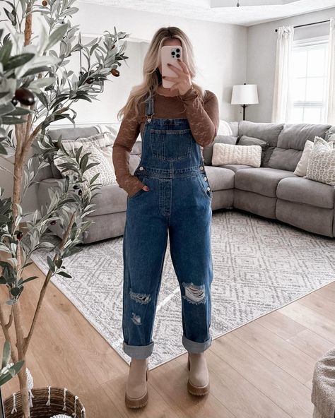 Adding denim to our overall collection 🤎🤠 — new arrivals launching 10.13 at 10am cst!! Overalls Outfit Winter, Lace Undershirt, Jumper Outfits, Overalls Winter, Farm Clothes, Overalls Outfit, Country Fashion, Neutral Outfit, Tops Fall