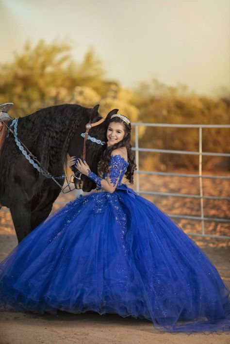 Quince Picture Ideas, Crystal Skirt, Quinceañera Photoshoot Ideas, Quince Photoshoot Ideas, Quince Pictures, Royal Blue Quinceanera, Quinceanera Pictures, Mexican Quinceanera Dresses, Quinceanera Themes Dresses