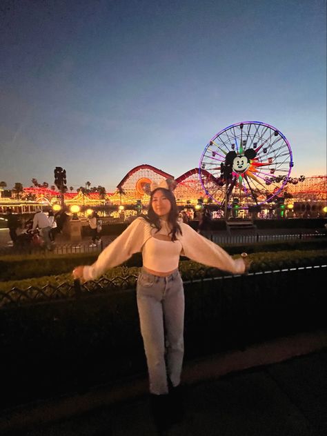 California Adventure Pictures, California Adventure Aesthetic, Pier Outfit, California Adventure Outfit, Bestie Dates, Disneyland Pics, Pixar Pier, Disney Outfits Women, Wanna Recreate