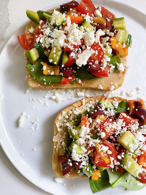 Humus Toast Breakfast, Mediterranean Toast Recipes, Mediterranean Toast, Mediterranean Hummus, Hummus Chicken, Hummus Toast, Hummus Salad, Healthier Breakfast, Breakfast Favorites