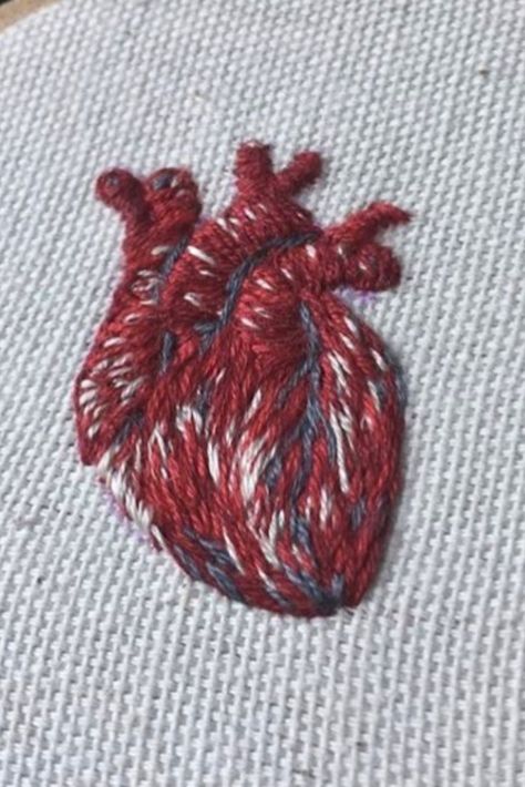 Anatomical Heart Embroidery Pattern, Dark Embroidery Ideas, Embroidery Gothic Design, Anatomic Heart Embroidery, Creepy Embroidery Ideas, Emo Embroidery Ideas, Jean Embroidery Grunge, Embroidery Aesthetic Ideas, Alt Embroidery Ideas