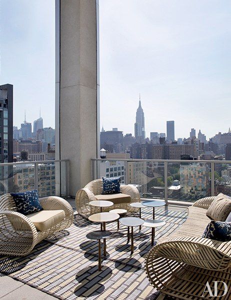 The terrace is outfitted with a sofa and chairs by Janus et Cie Apartamento New York, Penthouse In New York, Luxury View, Penthouse Terrace, Manhattan Penthouse, Hotel Rooftop, Jean Louis Deniot, Rooftop Gardens, Modern Outdoor Spaces