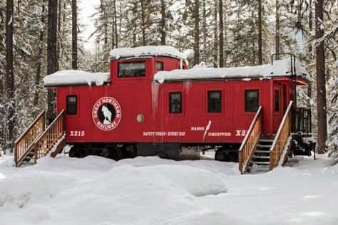 The caboose train car you see below was renovated into the beautiful caboose tiny house that it is today. Pretty cool, right? It’s called the Great Northern X215 and is available as one of ma… Train Caboose, Tiny House Vacation, Tiny House Swoon, Tiny House Stairs, Abandoned Train, Unusual Homes, Rail Car, Old Train, Tiny Spaces