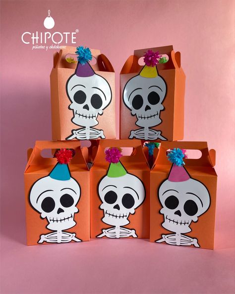 Dia De Los Muertos Decorations Ideas, Planning School, Dulces Halloween, Baby Shawer, Halloween Cakes, Birthday Favors, Dia De Muertos, Lanterns, Wedding Party