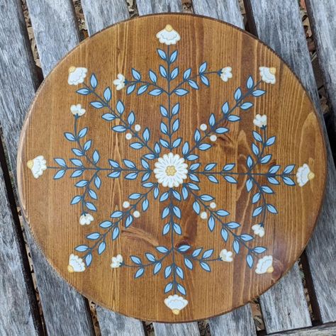 Lazy susan hand painted with lots of blue leaves and cream colored flowers. #lazysusan #tablescape #handpainted #handpaintedfurniture #handpaintedhomedecor #colorfulhome #colorfulkitchen #colorfulinterior #interiordesign #folkart #boho #bohostyle #bohodecor #botanicalart #botanical #uniqueinteriors #fusionmineralpaint #handpainteddecor #smithfieldva #virginiaartist #upcyclefurniture #upcycle #cottagecore Flowers On Furniture, Round Table With Leaf, Painted Dining Table, Hand Painted Decor, Colored Flowers, Fusion Mineral Paint, Hand Painted Furniture, Blue Leaves, Lazy Susan