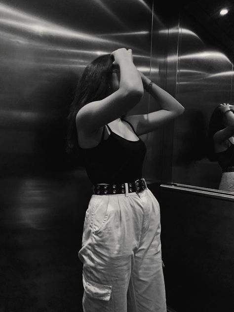 Lift Picture Instagram, Black And White Instagram Pictures, Poses In Elevator, Lift Photoshoot Photo Ideas, Elevator Photoshoot Photo Ideas, Elevator Photoshoot Aesthetic, Elevator Pictures Instagram, Lift Photoshoot, Elevator Outfit