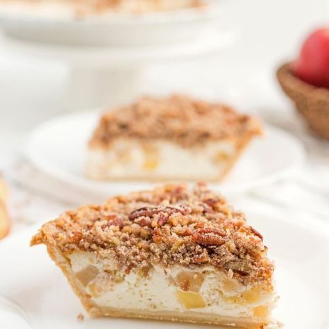 Sour Cream Apple Pie - Bunny's Warm Oven Custard Apple Pie, Apple Sour Cream Cake, Sour Cream Apple Pie, Sour Cream Pie, Cherry Coffee Cake, Lemon Sour Cream Pie, Sour Cream Recipe, Sour Cream Uses, Homemade Chocolate Frosting