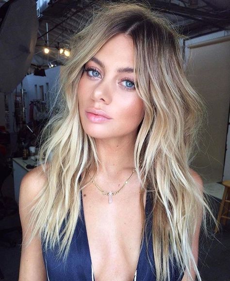 Tousled Bohemian Waves with Long Layers - Get this Hairstyle:http://hairstyleology.com/tousled-bohemian-waves-with-long-layers/ Caramel Blonde Hair, Long Length Hair, Tousled Hair, Design Hair, Flat Hair, Brown Blonde Hair, Long Layered Hair, Hair Design, Layered Hair