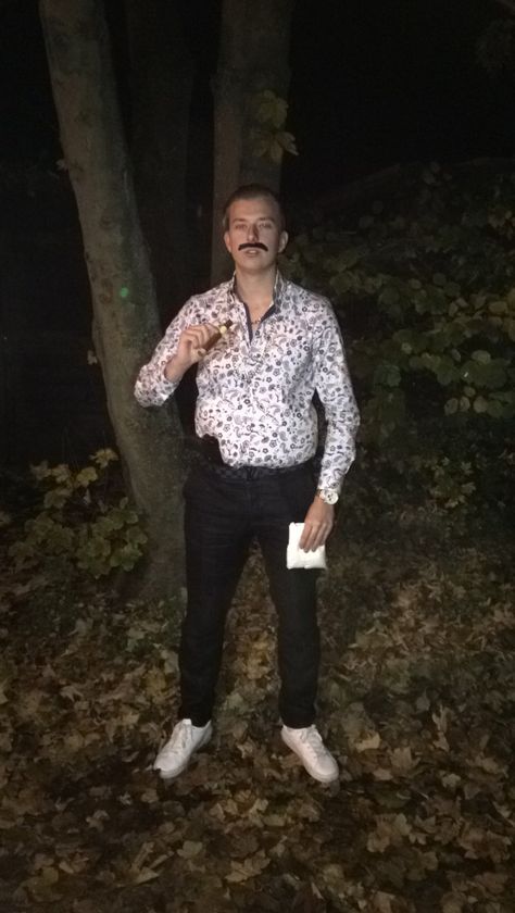 Pablo Escobar Halloween Costume / Kostüm - Narcos Black Halloween Dress, Pablo Escobar, Halloween Outfit, Black Halloween, Halloween Dress, Halloween Season, Halloween Outfits, Halloween Costume, Halloween Costumes