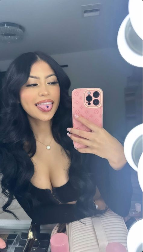 Desire Montoya, Dream Hairstyles, Desiree Montoya, Latina Outfits, Snapchat Filters, Dream Hair, Pretty Selfies, Makeup Inspo, Abs Workout