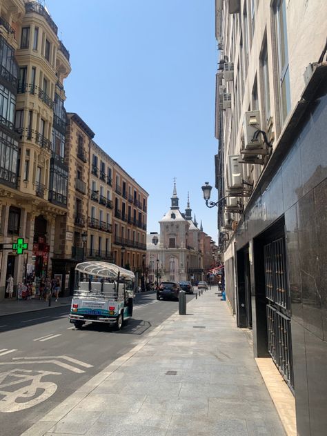 Lovely streets of Madrid 🇪🇸 I absolutely loved it here! Madrid Streets, Study Abroad Madrid, Madrid Aesthetic, Madrid City, Madrid Spain, Countries To Visit, Europe Summer, City Landscape, Top Of The World