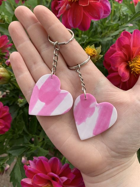 Pink Clay Jewelry For Gifts, Ideas Con Porcelana Fria, Fun Pink Polymer Clay Earrings, Pink Clay Dangle Earrings, Artsy Pink Polymer Clay Earrings, Pink Heart-shaped Polymer Clay Earrings, Pink Heart Earrings, Polymer Project, Clay Diy Projects