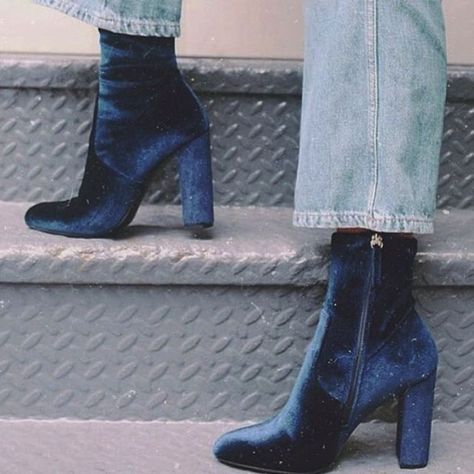 ✅ Blue Heel Boots, Steve Madden Boots Ankle, Trendy Block Heels, Navy Blue Heels, Velvet Ankle Boots, Stylish Socks, Steve Madden Boots, Blue Boots, Navy Velvet