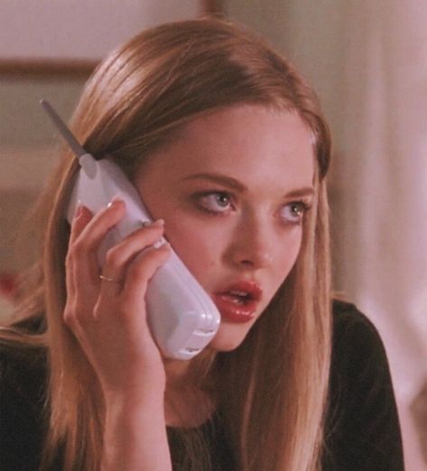 Mean Girls Aesthetic, Karen Smith, Super Rich Kids, Regina George, 2000s Aesthetic, Rich Kids, Amanda Seyfried, Friend Photoshoot, Just Girly Things