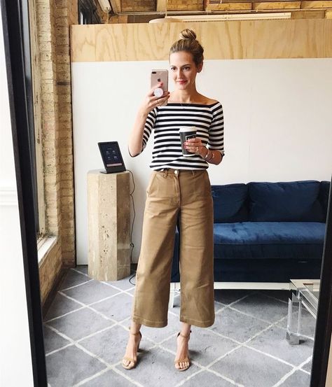 Wide Leg Khaki Pants Outfit, Outfits With Wide Leg Pants, Khaki Pants Outfit Women Work, Pants For Short Legs, Women Office Outfits, Work Outfit Office, Wide Leg Crop Pants, Office Outfits Women, Shirt Tucked In