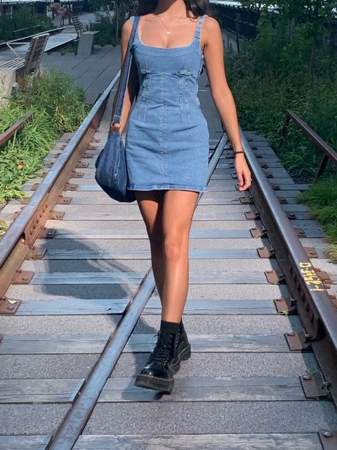 Mini Jean Dress Outfit, Short Jean Skirts Outfit, Overall Mini Dress Outfit, Mini Jean Dress, Denim Mini Dress Outfit Winter, Denim Dress Outfit Aesthetic, Short Jean Dress Outfit, Overall Dress Aesthetic, Short Denim Skirt Outfit Casual