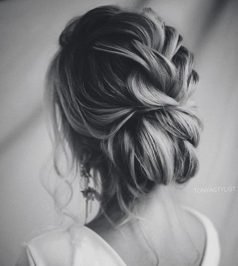 Hairstyle Bridesmaid, Classic Southern Wedding, Trendy We Fryzurach, Messy Wedding Hair, Wedding Hair Inspiration, Bridal Updo, Classic Southern, Wedding Hairstyles Updo, Relaxed Hair