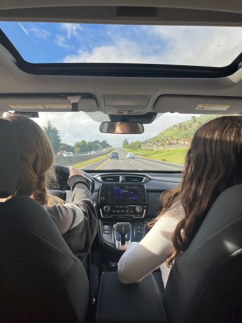 Driving With Friends, Friendship Vacation, Girls Driving, Inside Car, Vacation Aesthetic, Girl Friendship, Car Goals, Summer Sunglasses, Car Ride