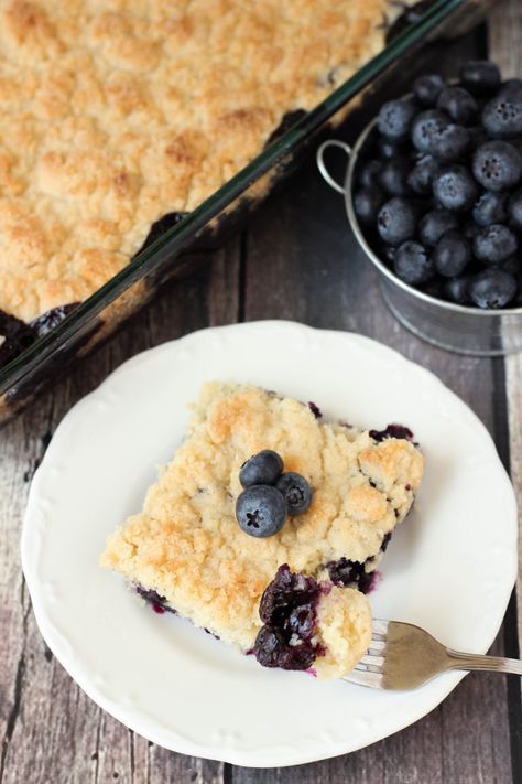 Fresh Blueberry Cobbler, Summer Cobbler, Frozen Blueberry Recipes, Easy Blueberry Cobbler, Blueberry Cobbler Recipes, Blueberry Filling, Baking Easy, Blueberry Cobbler, Easy Blueberry