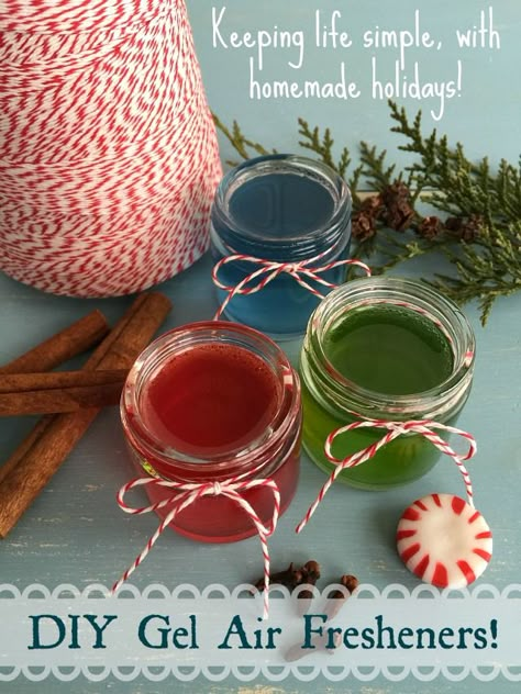 Don't you just love the aroma of Christmas in the air?     I sure do. To me, nothing beats the smell of a real Christmas tree in my ... Diy Essential Oil Gifts Christmas, Diy Easy Christmas Decorations, Air Freshener Recipes, Homemade Gift Idea, Homemade Air Freshener, Easy Crafts To Sell, Easy Homemade Gifts, Diy Air Freshener, Real Christmas