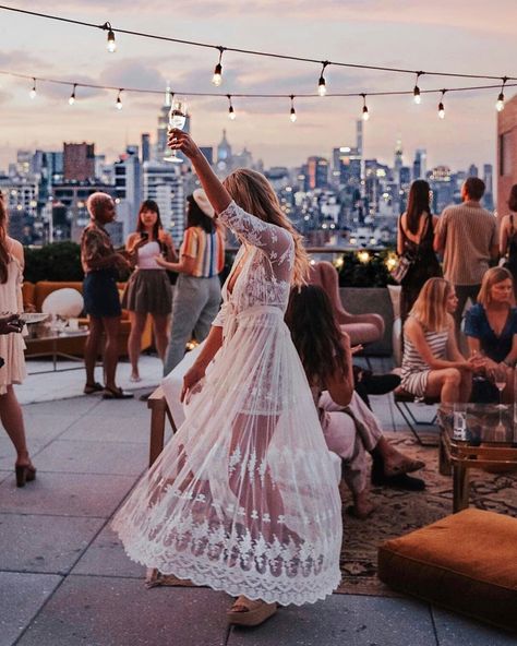 Bohemian dress Outdoor Engagement Party, Summer Engagement Party, Engagement Party Themes, Engagement Party Ideas, Engagement Party Outfit, Engagement Party Planning, Sunset Party, Cocktail Party Outfit, Engagement Dinner