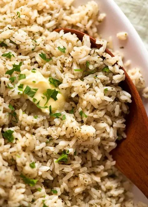 Close up of seasoned rice with butter, ready to be served (copycat boxed rice) Flavored Rice Recipes Side Dishes, Flavorful Rice Recipes, Minute Rice Recipes Side Dish, Simple Rice Recipes, Seasoned Rice Recipe, Rice Sides, Buttery Rice, Dessert Sushi, Rice A Roni