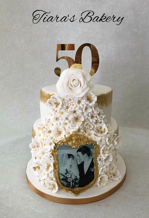 Golden Anniversary Cake Ideas, Diamond Anniversary Cake, Golden Anniversary Cake, Golden Wedding Cake, Golden Wedding Anniversary Cake, 50th Wedding Anniversary Decorations, 50th Wedding Anniversary Cakes, 50th Anniversary Cakes, 50th Wedding Anniversary Party