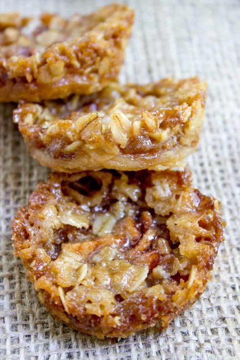 Apple Crisp Cookies - Dinner, then Dessert Apple Crisp Cookies, Oat Crust, Crisp Cookies, Dessert Apple, Easy Apple Crisp Recipe, Weight Watchers Snacks, Apple Cookies, Being Healthy, Apple Crisp Recipes