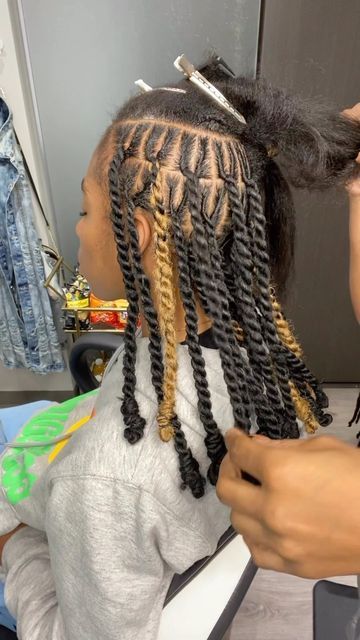 Invisible Locs Blonde, Hairstylist Career, Loc Twist, Invisible Locs, Braids Locs, Marley Hair, Hair Twist, African Hair Braiding Styles, Dreadlock Style