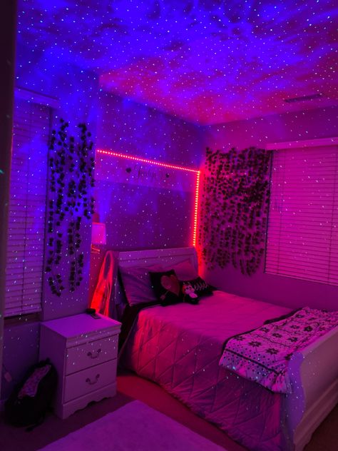 LED lights ,projector with vines Single Bedroom Design, Neon Room Ideas, Nyc Room, Lavender Room, Neon Bedroom, Led Bedroom, Aesthetic Bedroom Ideas, Luxury Room Bedroom, Chill Room