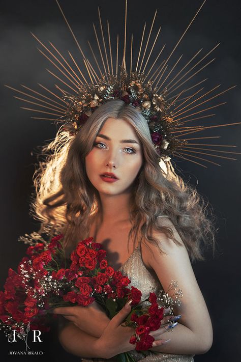 Famous Portrait Photographers, Fairytale Photoshoot, Debut Photoshoot, Famous Portraits, Goddess Aesthetic, Sun Goddess, Photographie Portrait Inspiration, Fantasy Photography, Photoshoot Themes