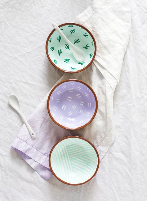 Fancy Fiesta: DIY Pattern Bowls Diy Bowl, Pattern Bowl, Pottery Painting Designs, Keramik Design, Deco Originale, Diy Pottery, Trik Fotografi, Wrapping Ideas, Diy Pattern