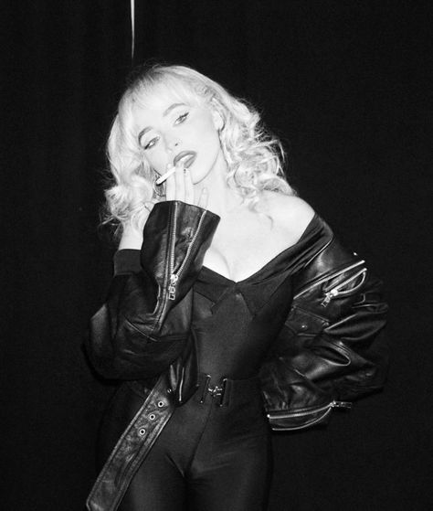 Sabrina Carpenter Widget, Sabrina Carpenter Black And White, Sabrina Carpenter Black, Debut Ideas, Poster Ideas, Black N White, Sabrina Carpenter, Celebrity Photos, My Home