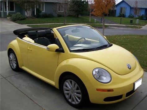 Yellow is one of my favorite colors. Once the kids are all grown, I'm getting a sporty type car and I love the VW beetle. Yellow Buggie Car, Beetle Car Yellow, Yellow Beetle Car Aesthetic, Yellow Volkswagen Beetle, Yellow Vw Beetle, Yellow Beetle, Vw Bug Interior, Buggy Car, Vw New Beetle