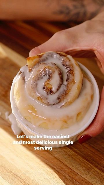 Healthy Mug Cinnamon Roll, Single Serve Cinnamon Roll, Wfpbno Recipes, Meatless Meals Healthy, Cinnamon Roll Apple Pie, Healthy Cinnamon Rolls, Easy Swaps, Vegan Apple Pie, Gluten Free Desserts Healthy