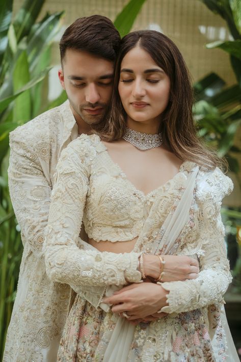 Sangeet Couple Outfits, Engagement Couple Dress Indian, Engagement Bride Indian, Shaadi Poses, Roka Ceremony Outfits For Bride, Engagement Outfits Indian Couple, Roka Ceremony Outfits, Engagement Couple Dress, Indian Engagement Photos