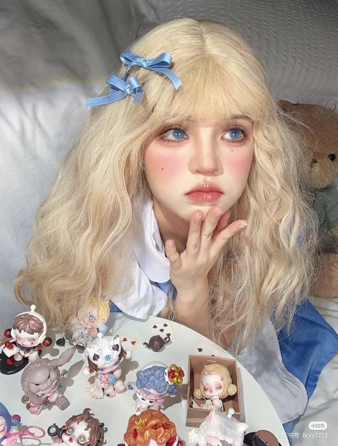 Alice In Wonderland Alice Makeup, Alice In Wonderland Makeup Ideas, Alice In Wonderland Makeup, Wonderland Makeup, Blonde Curly Wig, Fairy Photoshoot, Rococo Fashion, Make Up Inspo, Halloween Costumes Makeup