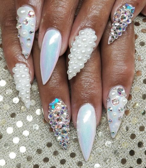 Rhinestone On Pinky Nail, Gel Nail Designs Pearl, Bling And Pearl Nails, Pearl Nail Gems, Pearl Polish Nails, Studded Nails Rhinestones, Nail Art Pearls Rhinestones, White And Rhinestone Nails, White Nails With Pearls And Diamonds