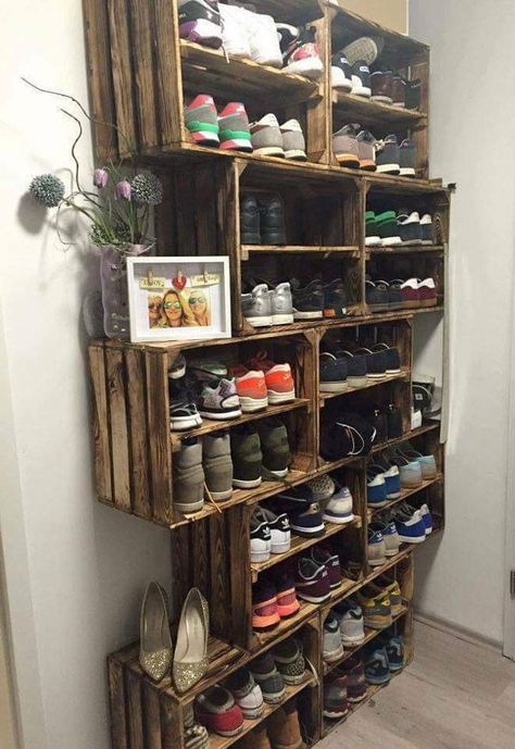 Rak Sepatu Diy, Garage Shoe Rack, Diy Kast, Diy Shoe Rack Ideas, Ideas Armario, Wooden Shoe Rack, Closet Diy, Diy Shoe Storage, Wood Shoe Rack