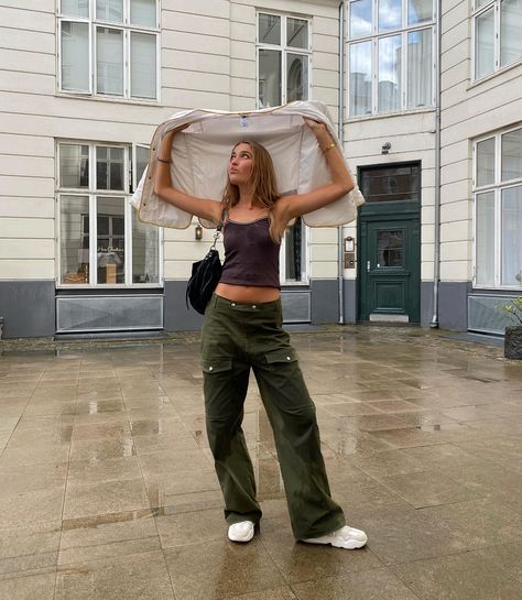 Caught in a flash storm in my Tech Hera’s #AD #teamnike #nikestyle @nike @nikesportswear | Instagram Eva Meloche, European Street Style, Beautiful Energy, Models 90s, Nyc Summer, Brown Vest, Instagram C, Paris Outfits, Nike Fashion